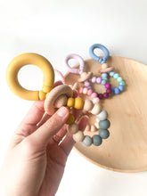 Load image into Gallery viewer, Figure 8 Teething rattle | Indera.Trading
